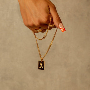 Colar Letra Inicial Modern Banhado em Ouro 18K